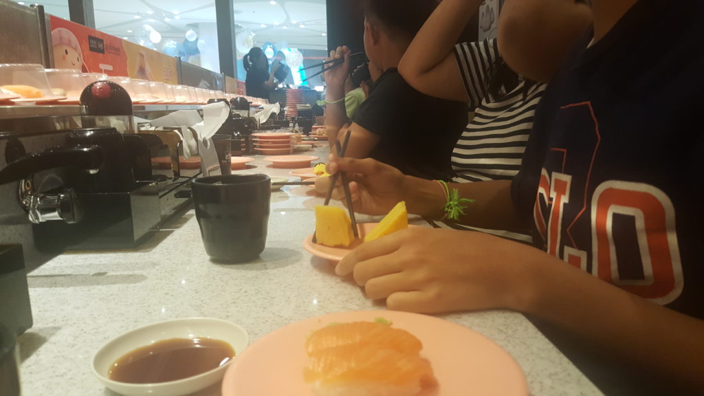 โต๊ะในร้าน Sushi Express