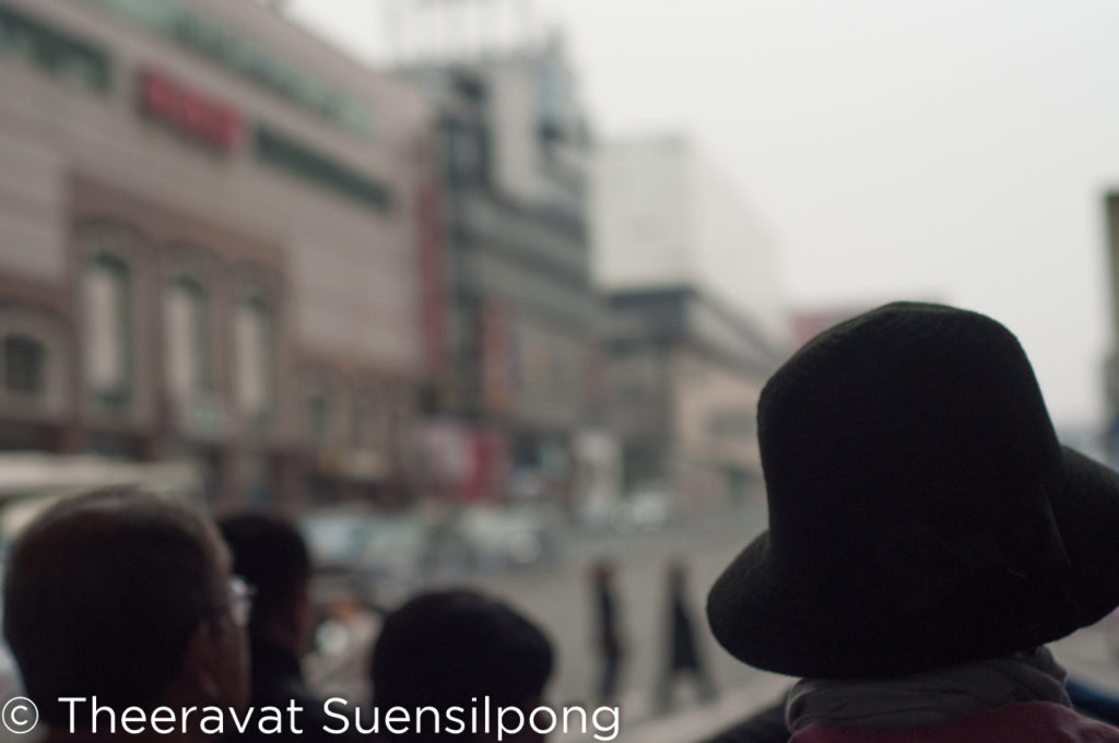 เดินลอดใต้สะพาน ถ่ายรูปไปเรื่อย