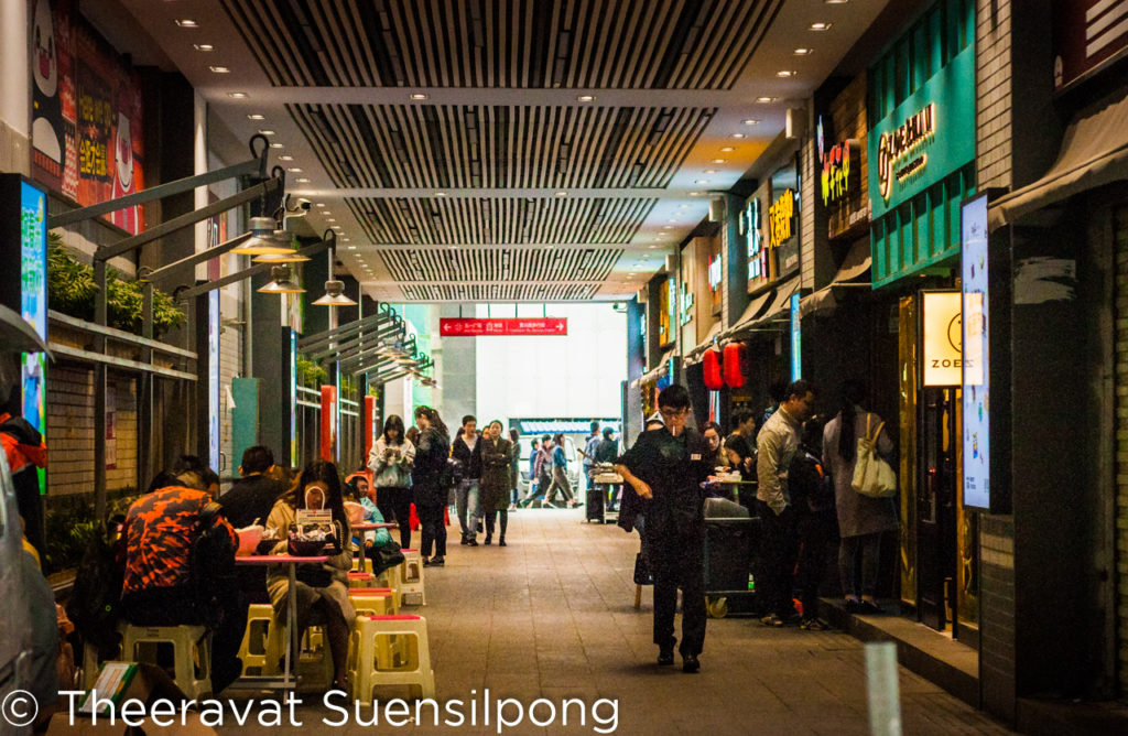ในตรอกนี้ ร้านอาหารเยอะเลย