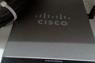 Cisco RV042: two indicator lights