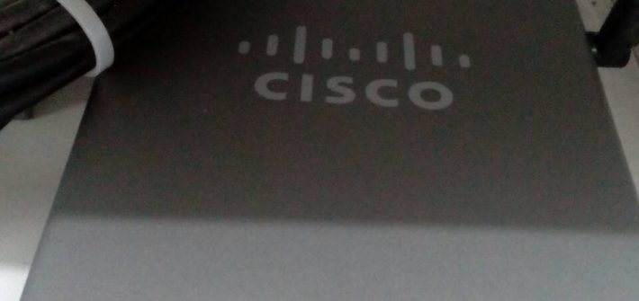 Cisco RV042: two indicator lights