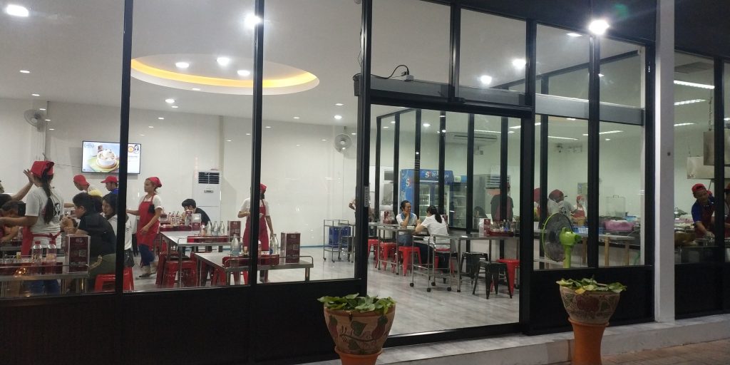 ทางเข้าหน้าร้านข้าวผัดปู