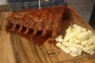 ซี่โครงหมูอบราดซอสเป็นแพเลย