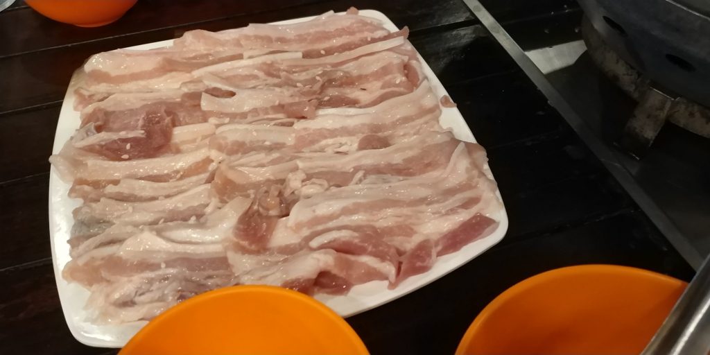 หมูสามชั้นจานใหญ่ ร้านป๋ายิ้ม
